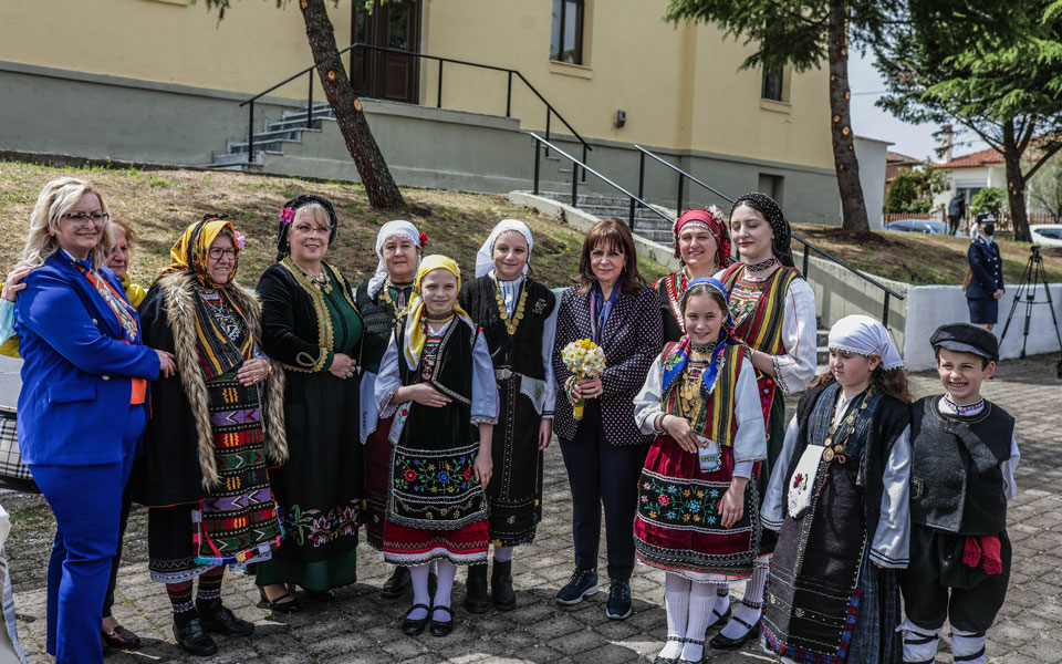 κομοτηνή-στην-περιφορά-του-επιταφίου-561825898