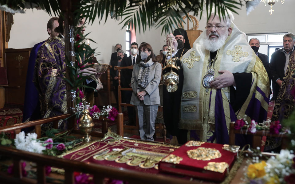 Κομοτηνή: Στην περιφορά του Επιταφίου στους Ασκητές Ροδόπης παρέστη η Πρόεδρος της Δημοκρατίας-1