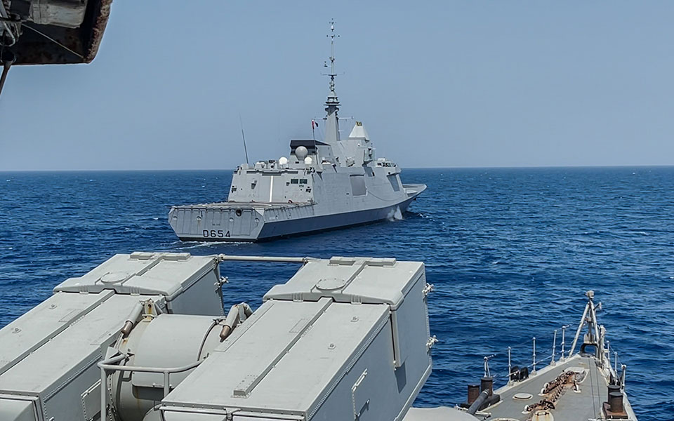 Συνεκπαίδευση μονάδων Ελλάδας και Γαλλίας ανοιχτά της Κρήτης (εικόνες – βίντεο)-1