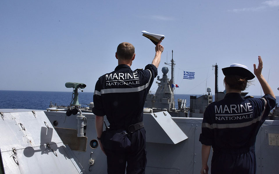 Συνεκπαίδευση μονάδων Ελλάδας και Γαλλίας ανοιχτά της Κρήτης (εικόνες – βίντεο)-10