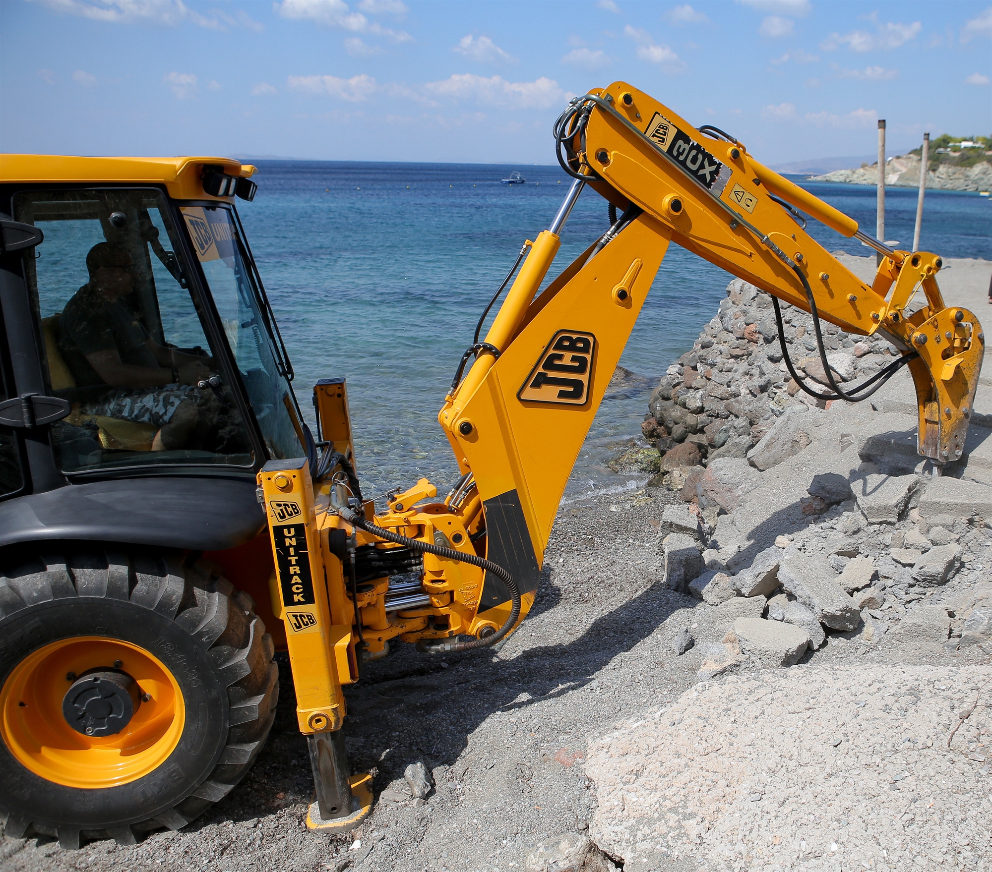 αυθαίρετα-σε-αιγιαλούς-φρένο-στις-μ-561793711