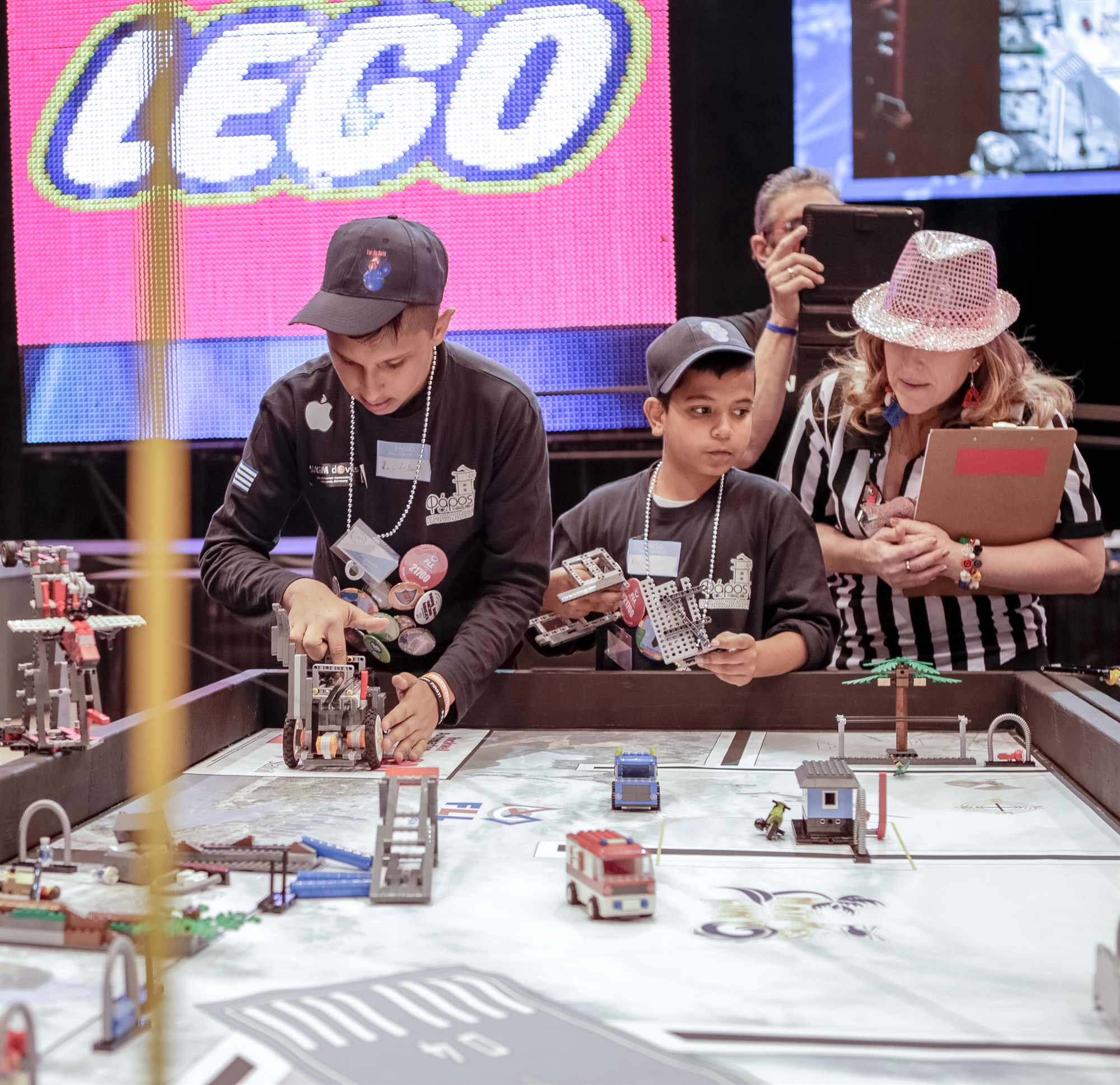 τα-ρομπότ-που-έσπασαν-τα-τείχη-561820405