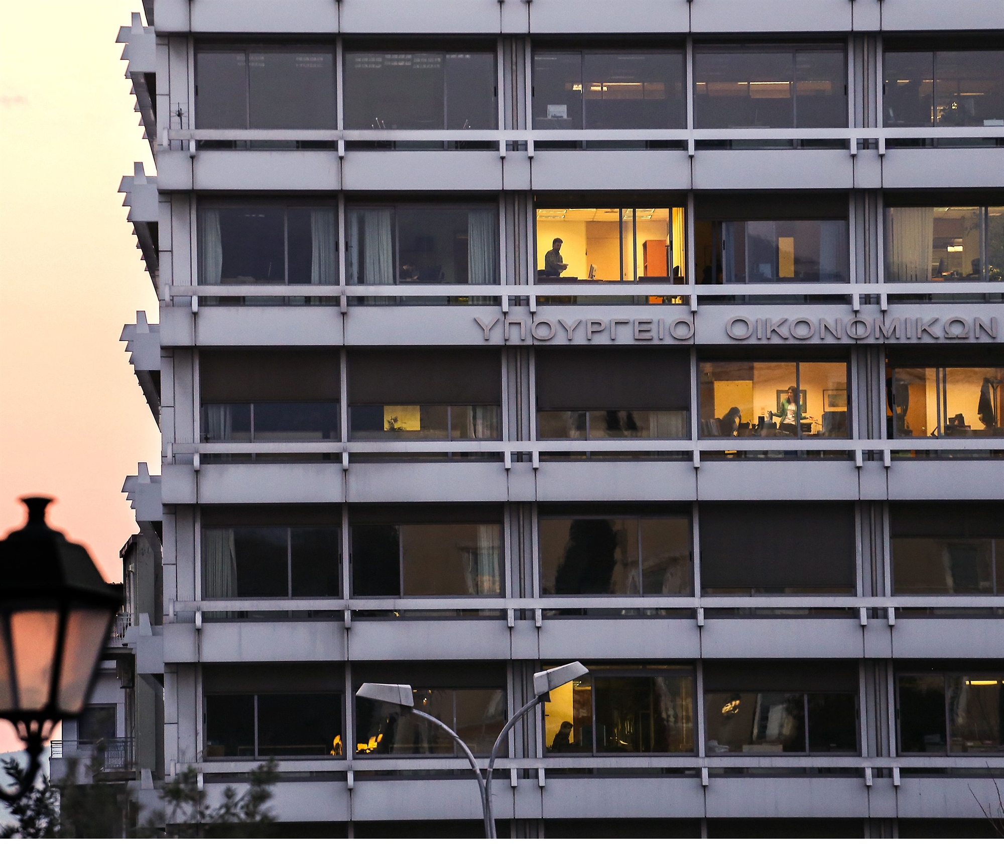 δύσκολη-η-εξίσωση-των-νέων-μέτρων-στήρ-561815347