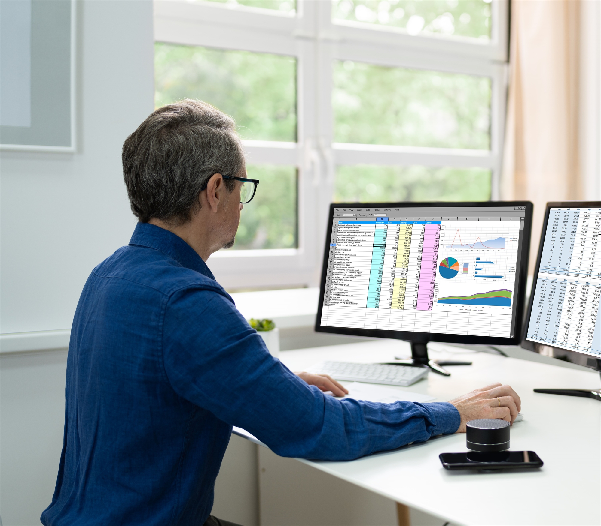 η-επιστροφή-στο-γραφείο-σκοντάφτει-561822562