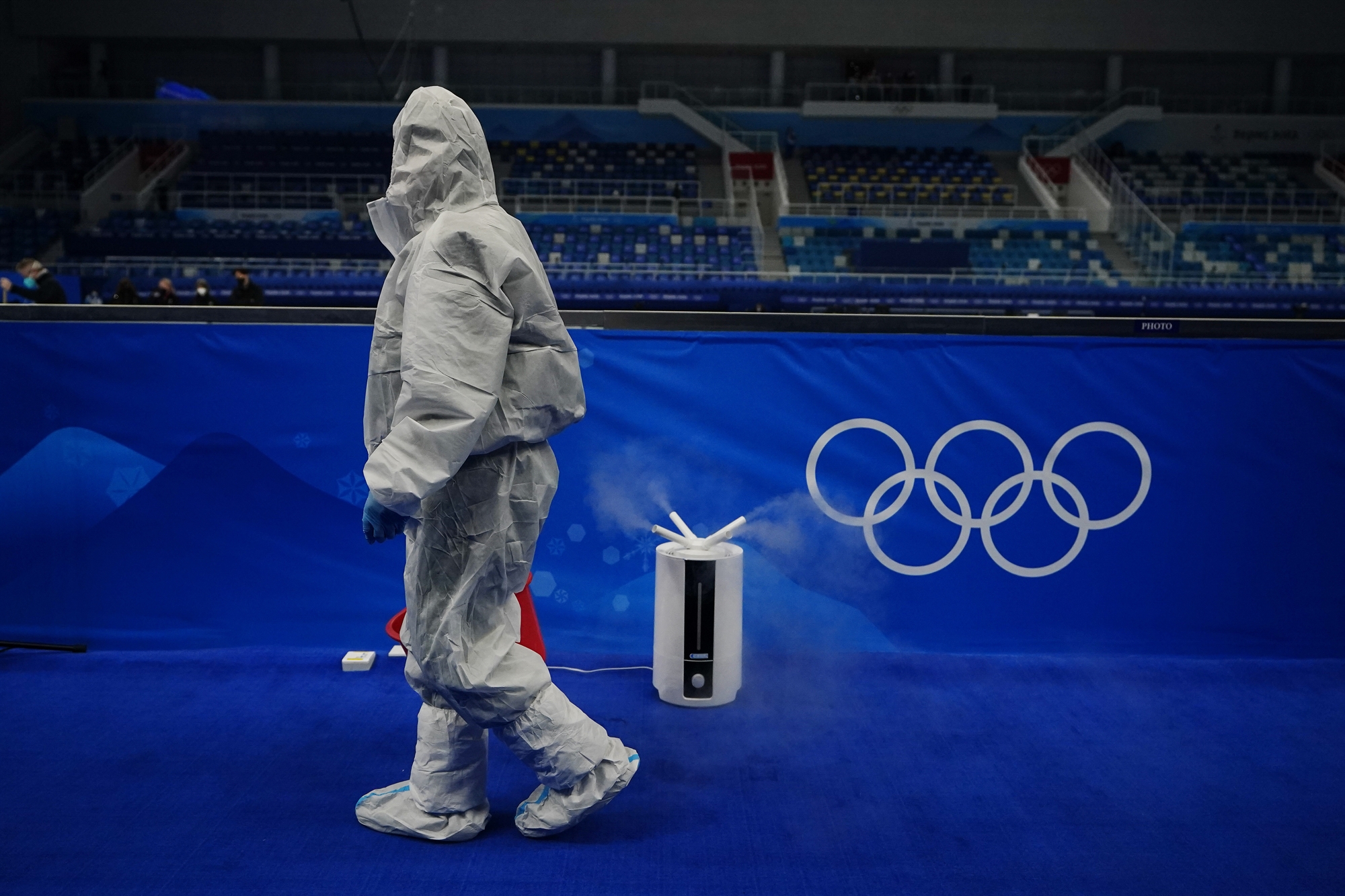 κορωνοϊός-βρίσκεται-στον-αέρα-σαν-καπ-561790609