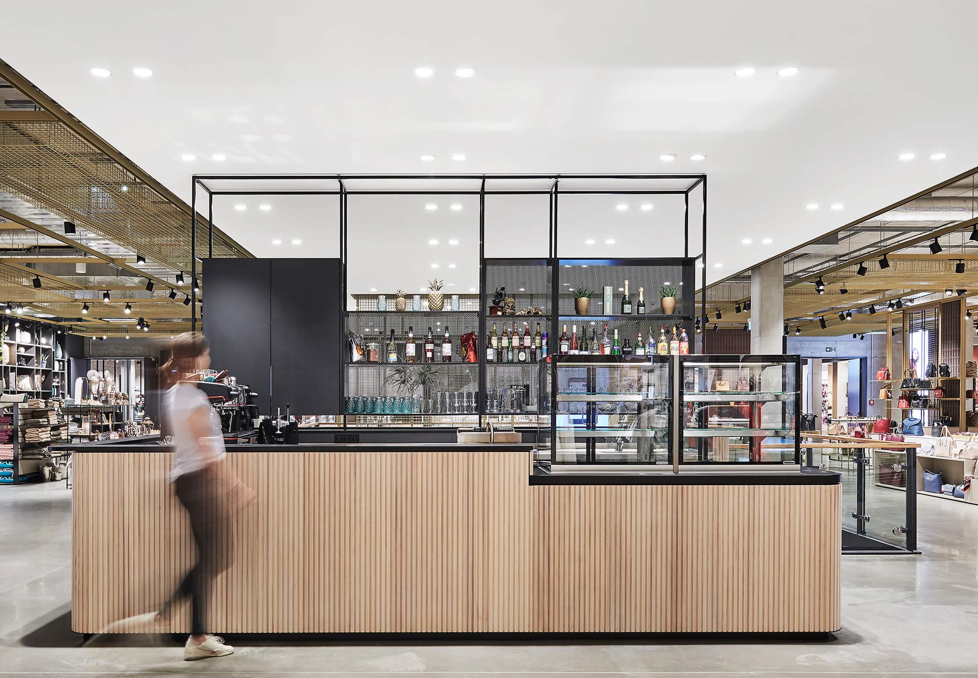 ιωάννινα-συνεχίζεται-η-απόβαση-εταιρ-561814483