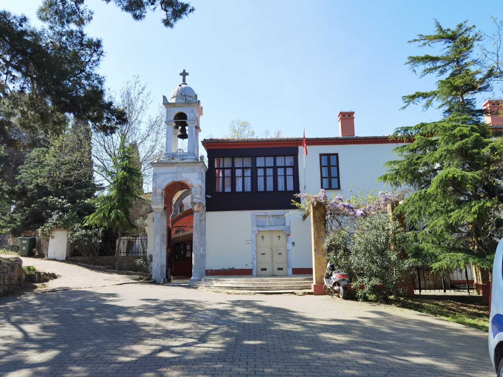 Ο Αη Γιώργης Κουδουνάς στην Πρίγκηπο, που προσκυνούν Ορθόδοξοι και Μουσουλμάνοι-1