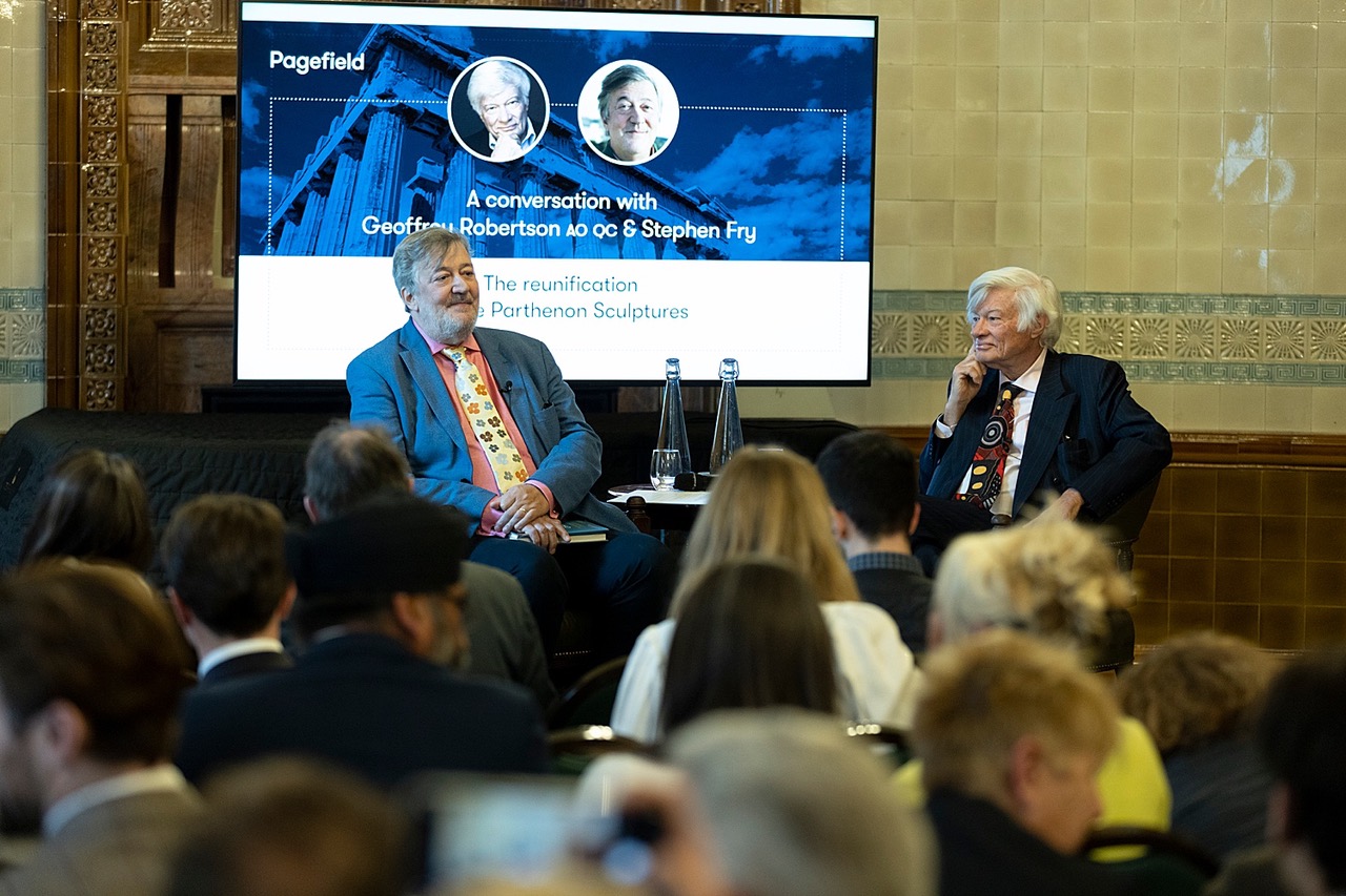 ο-στίβεν-φράι-οι-3d-εκτυπωτές-και-η-επιστ-561833203