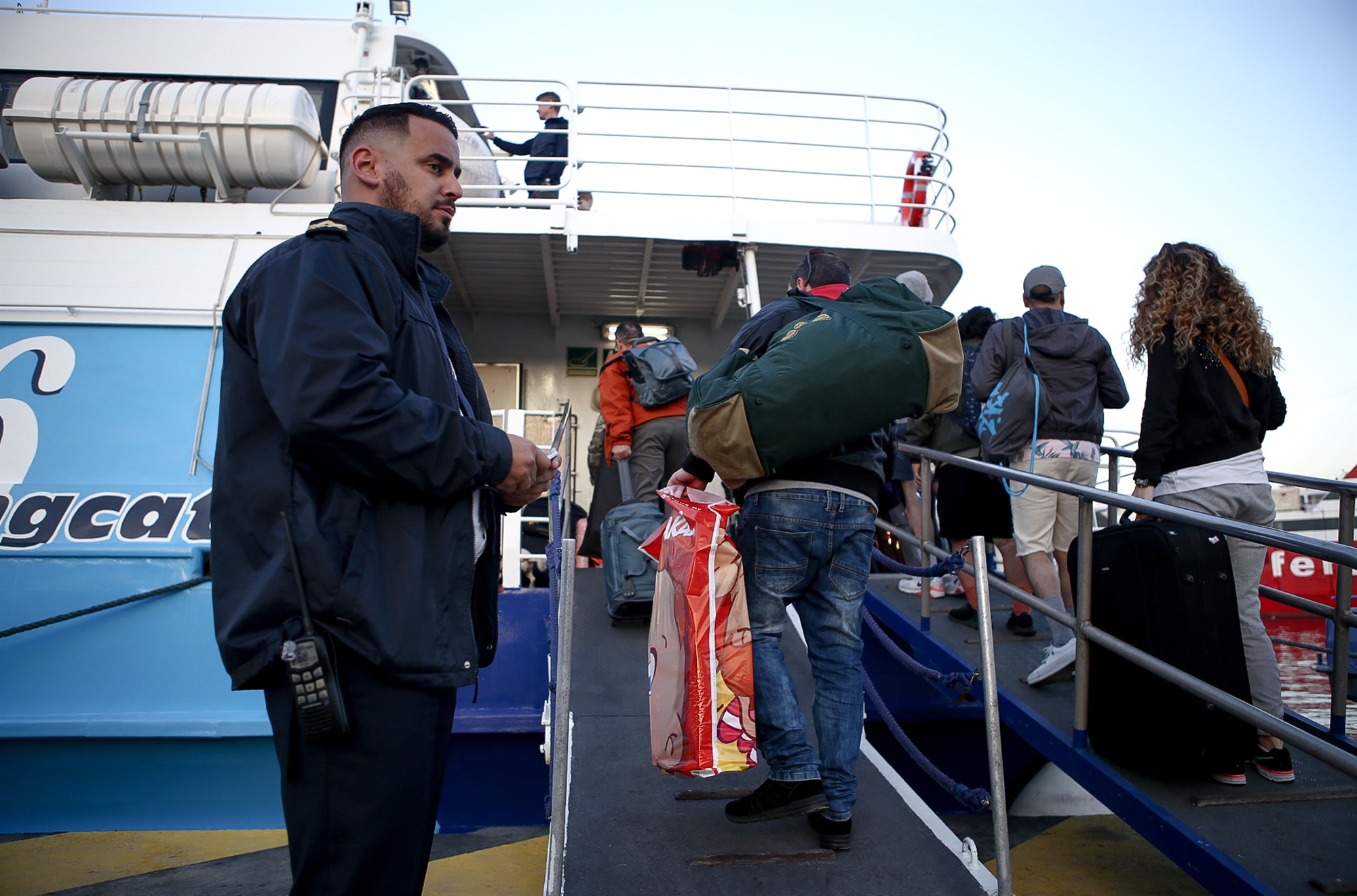 με-100-πληρότητα-αναχωρούν-τα-πλοία-προς-561818785