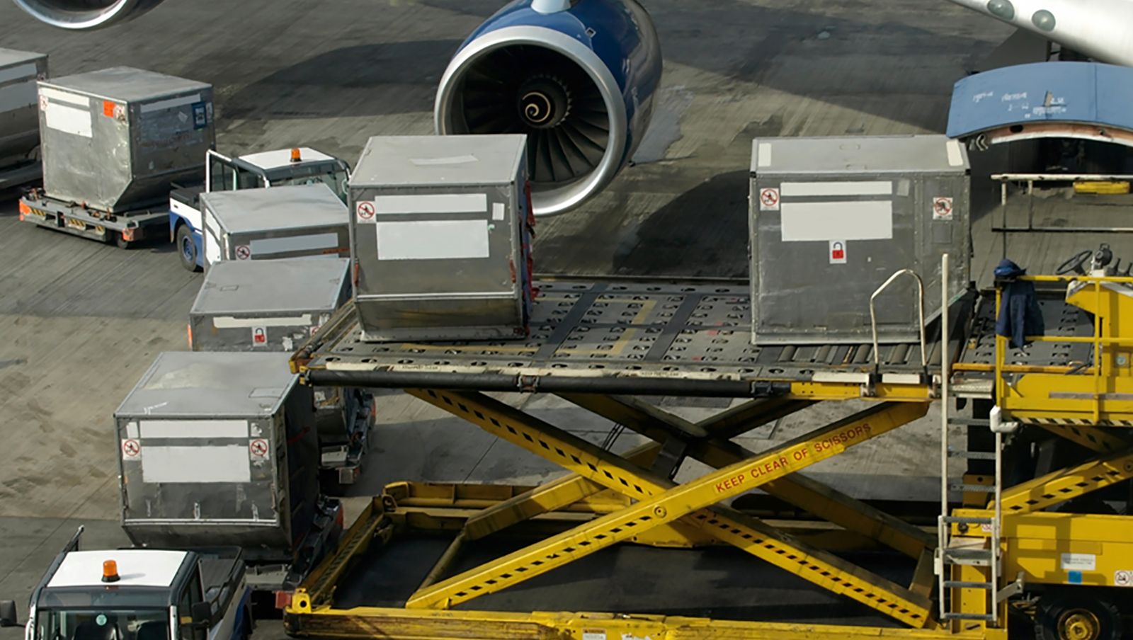 εξυπνο-αεροπορικό-κοντέινερ-made-in-greece-561824986