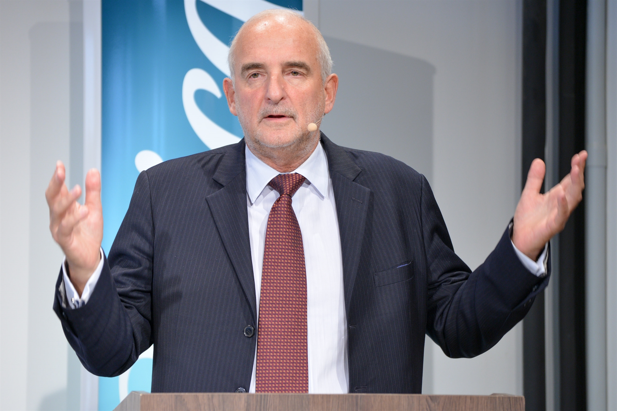 o-ρότζερ-κοέν-των-νυτ-για-τον-πούτιν-εχε-561790387