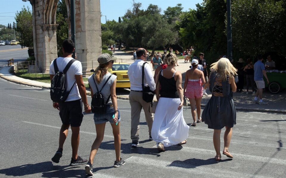 η-απασχόληση-στον-τουρισμό-561791440