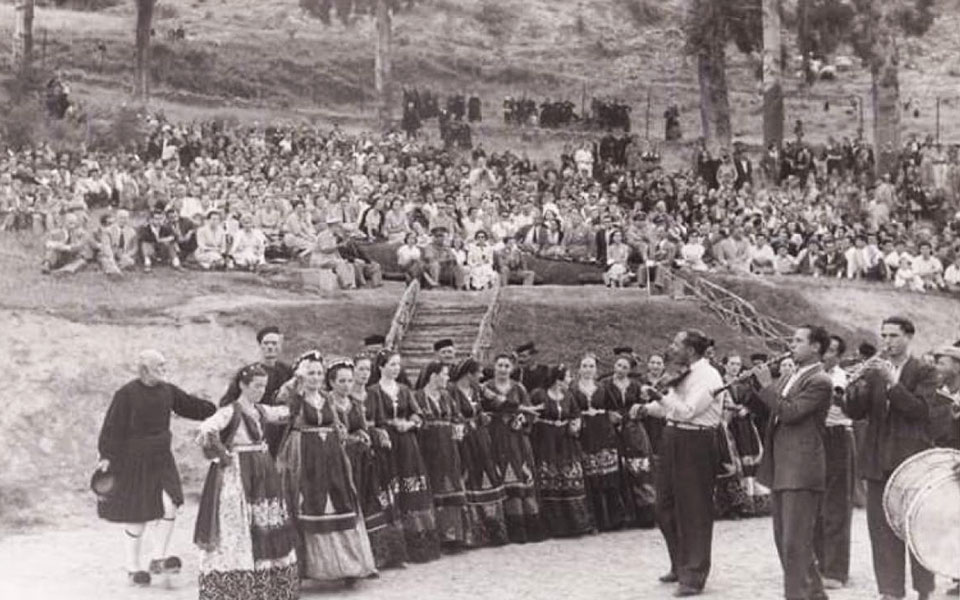 η-δημοτική-ποίηση-της-αγάπης-αλλόθρησ-561806893