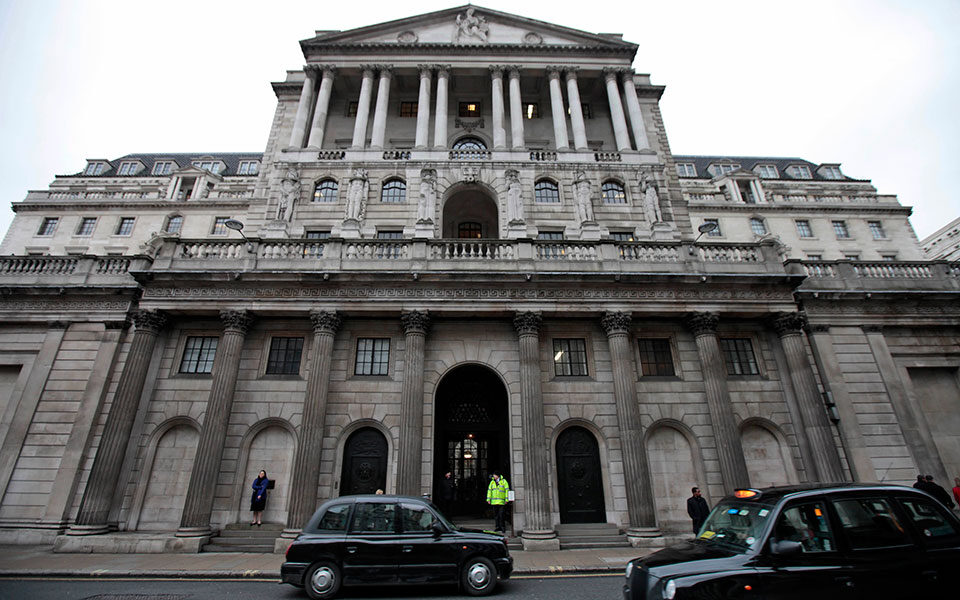 προς-νέα-αύξηση-επιτοκίων-στη-βρετανί-561810964