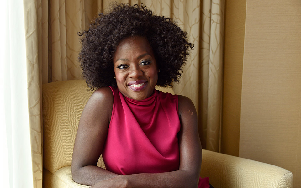 η-βαϊόλα-ντέιβις-μιλάει-για-τα-τραύματ-561811018