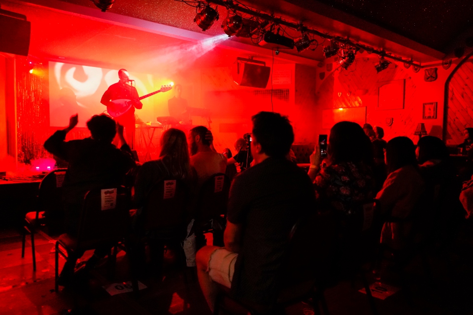 βρετανία-μειώθηκαν-κατά-30-τα-έσοδα-της-561827998