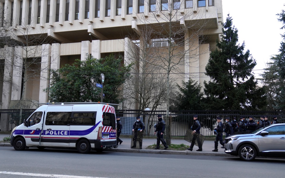 παρίσι-αστυνομικοί-άνοιξαν-πυρ-κατά-α-561827065