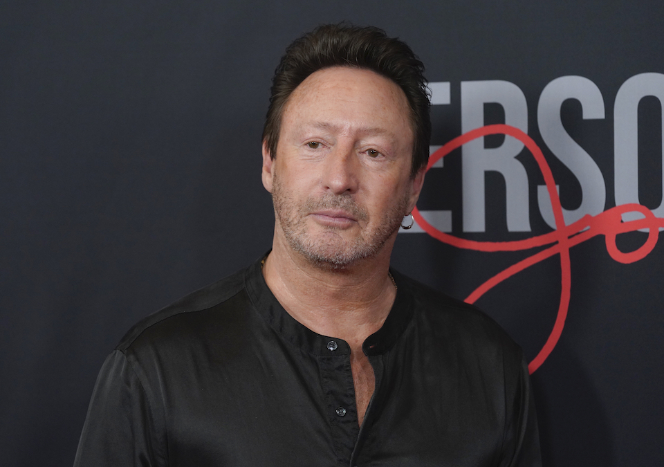 ο-γιος-του-τζον-λένον-τραγουδά-το-imagine-γ-561805522