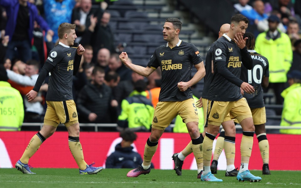 νιούκαστλ-λέστερ-2-1-πιο-κοντά-στην-παρ-561816964