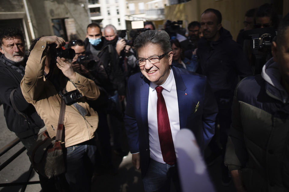 γαλλία-ο-μελανσόν-κυνηγά-τώρα-την-πρωθ-561819988