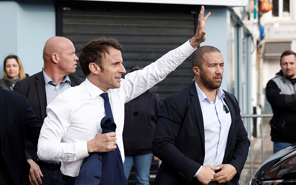 Γαλλία – Εκλογές: Μακρόν και Λεπέν κοιτάζουν προς τα αριστερά-1