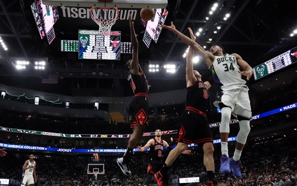 αντετοκούνμπο-αν-δεν-διασκεδάζουμε-561822838