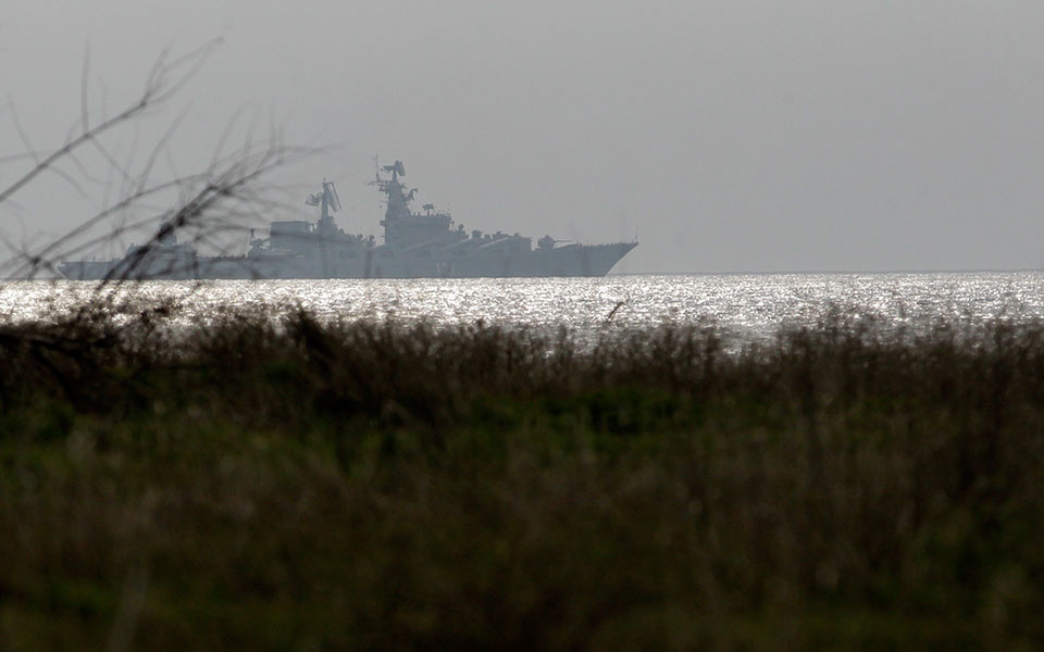 Εκκενώθηκε η ναυαρχίδα του ρωσικού στόλου στη Μαύρη Θάλασσα – Σοβαρές ζημιές παραδέχεται η Μόσχα-1