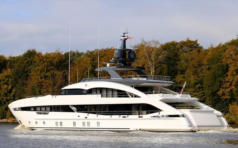 αμπράμοβιτς-γιοτ-που-συνδέεται-με-τον-561801058