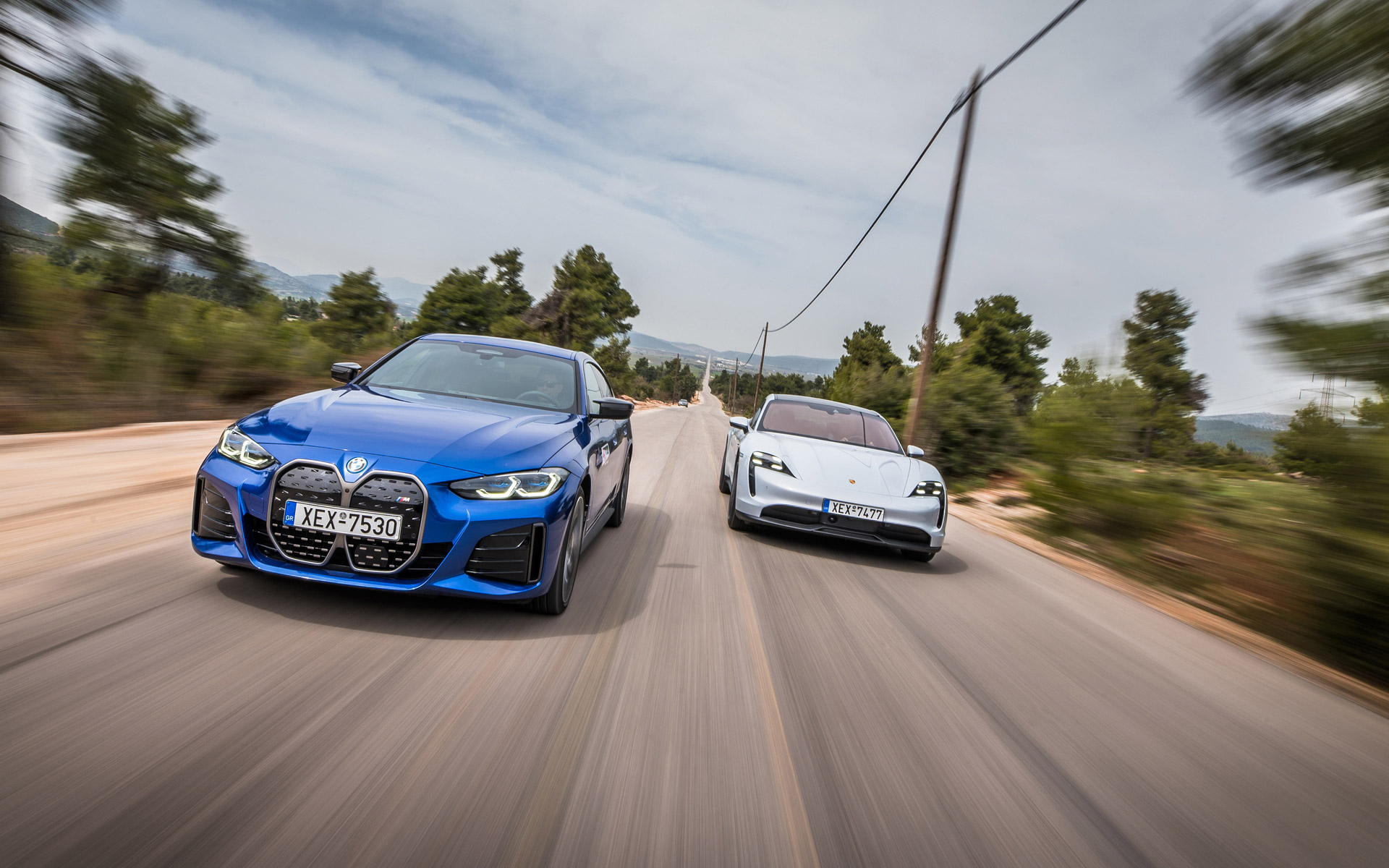 συγκρίνουμε-δύο-ηλεκτρικά-saloon-υψηλών-επ-561829483