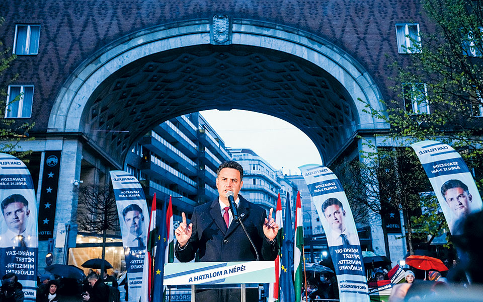 τίμοθι-γκάρτον-ας-εξωτερικοί-και-εσωτ-561794560