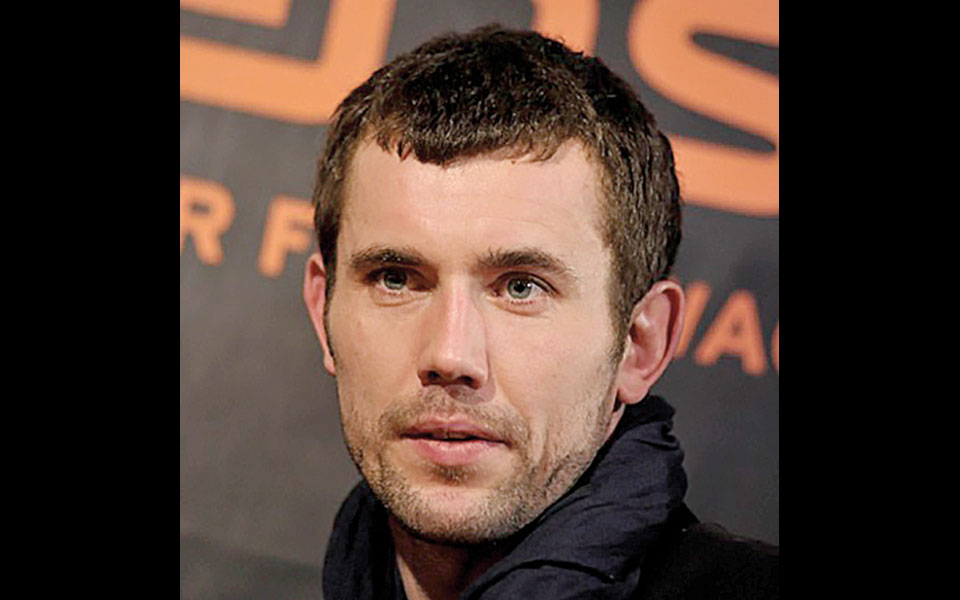 νεκρός-στη-μαριούπολη-με-μια-κάμερα-στ-561803314