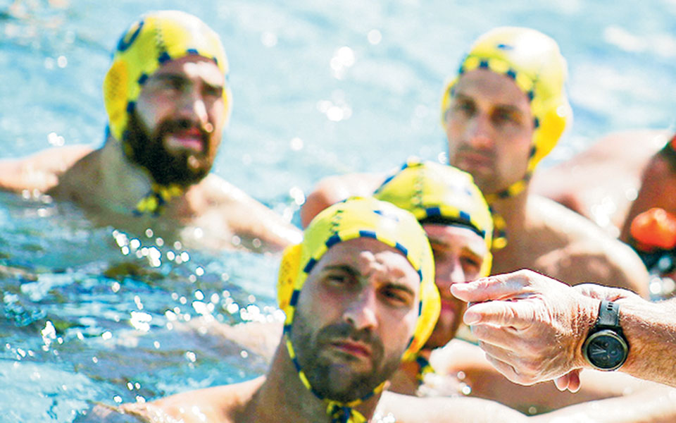 πόλο-με-κυνηγούσαν-οπαδοί-με-σιδηρολ-561806434