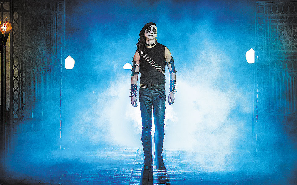 home-cinema-εφηβοι-στην-πρίζα-του-μουσικού-ηλ-561816415