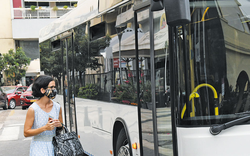 κορωνοϊός-θερινό-διάλειμμα-από-μάσκε-561810619