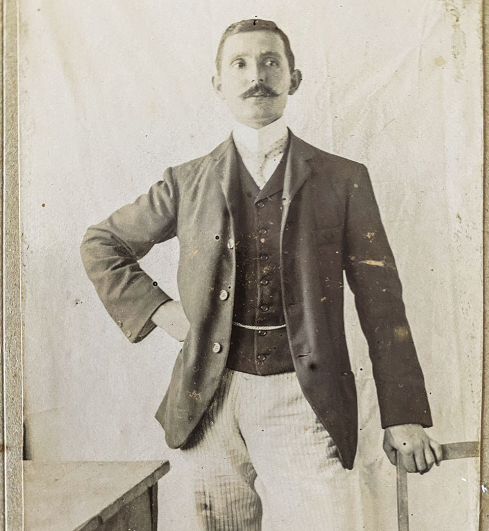 Περνώντας το κατώφλι στο μονοθέσιο σχολείο του παππού μου στην Γκιώνα-3