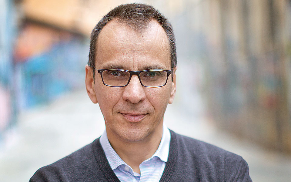 ο-ψάλτης-τη-στιγμή-που-κλείνει-τα-μάτια-561816037