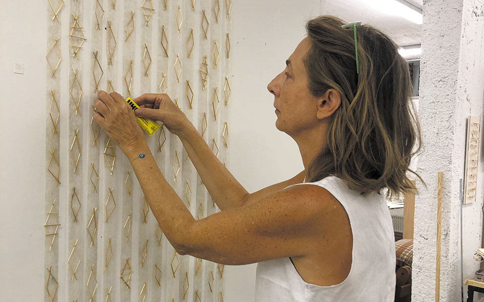 Αρχιτεκτονικά σχέδια βουτηγμένα σε χρώμα – Η έκθεση της Στέλλας Μελετοπούλου-4