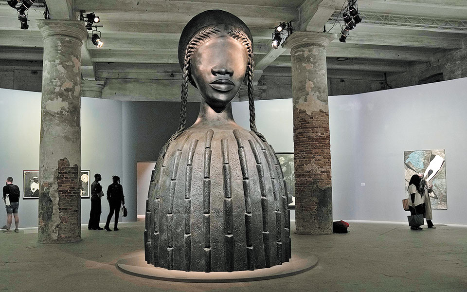 μπιενάλε-γυναίκες-καλλιτέχνιδες-και-561829768