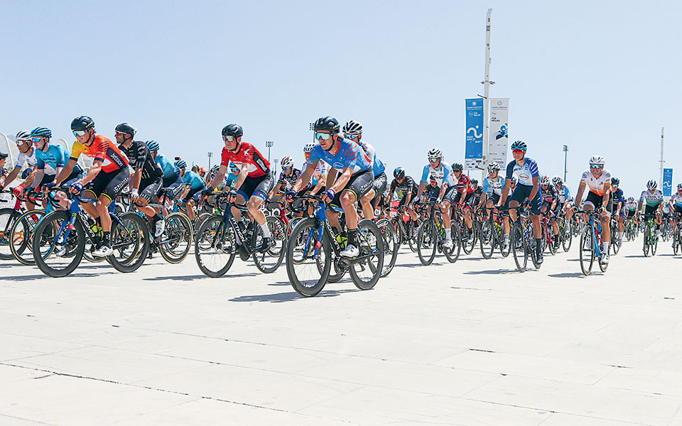 η-γιορτή-της-ποδηλασίας-κάτω-από-τον-το-561834037