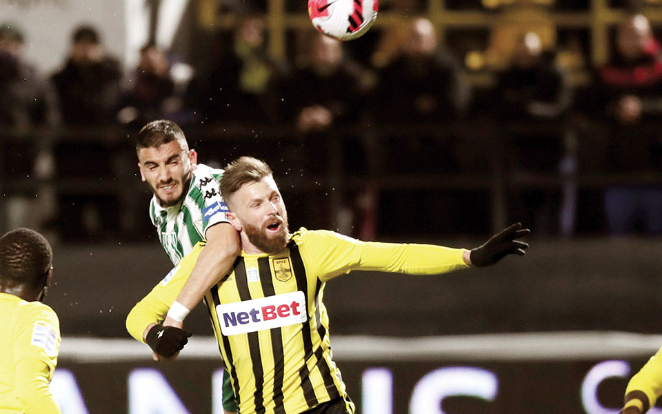 σούπερ-λιγκ-1-κούρσα-για-τρεις-με-φόντο-561834358