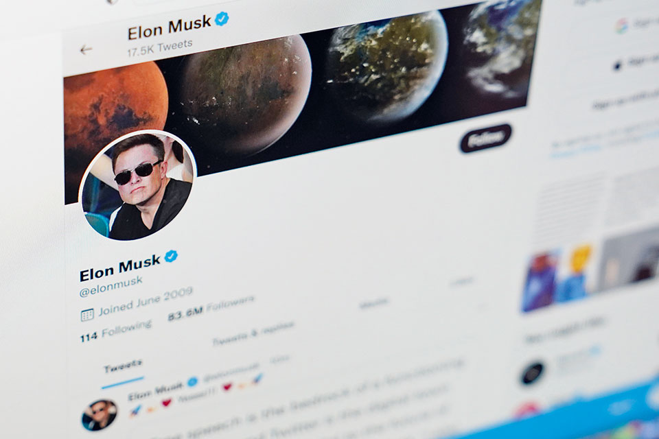 Ο αινιγματικός Ελον Ριβ Μασκ-1