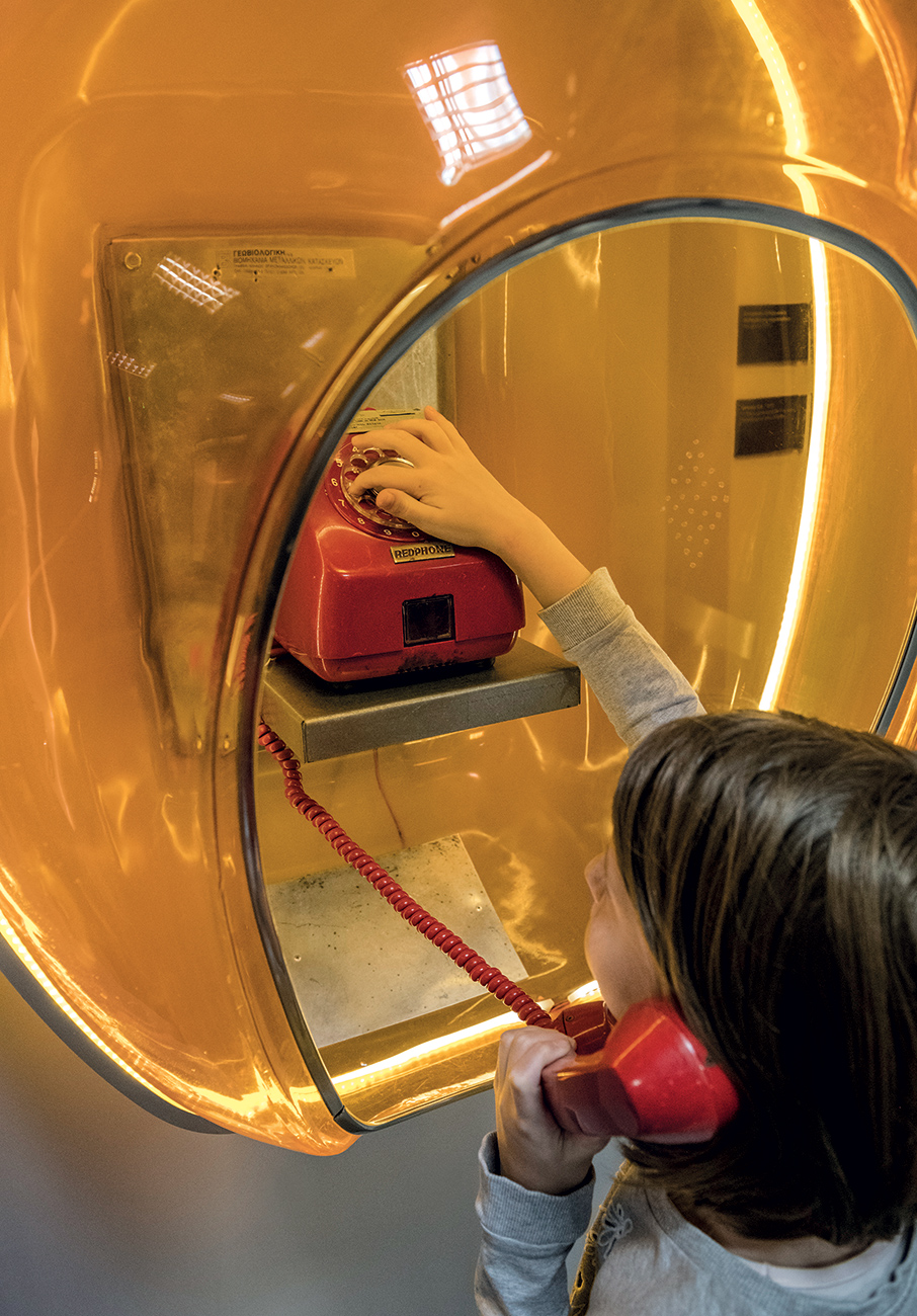 Μαμά, τι είναι το σταθερό τηλέφωνο;-2