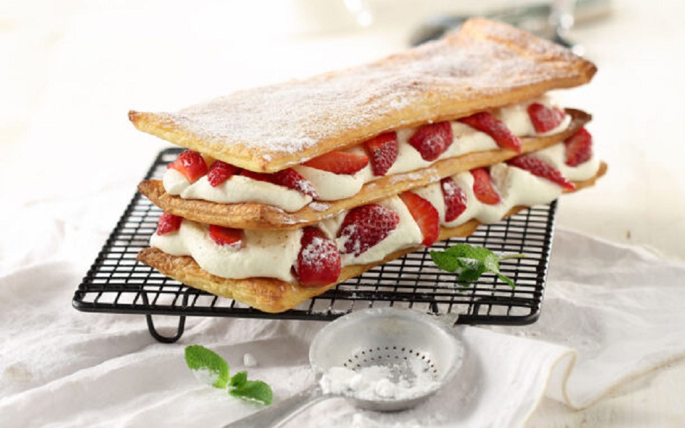 γαστρονόμος-φραουλένιο-μιλφέιγ-561826636