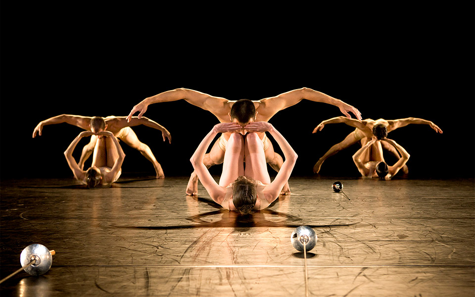 3-rooms-η-νέα-παράσταση-του-μπαλέτου-της-ε-561829750