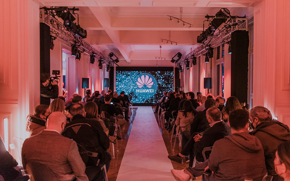 η-ηuawei-παρουσίασε-τα-νέα-smartphones-και-άλλα-προϊό-561800911