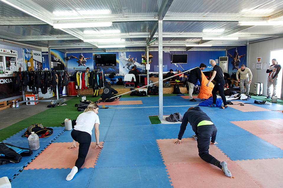 Ελεύθερη πτώση για πρωτάρηδες: Πώς είναι να βουτάς στο κενό από τα 14.000 πόδια;-3