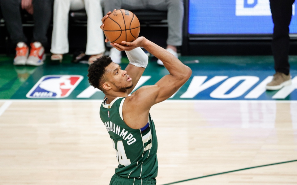 αντετοκούνμπο-μετά-το-δεύτερο-παιχν-561831442