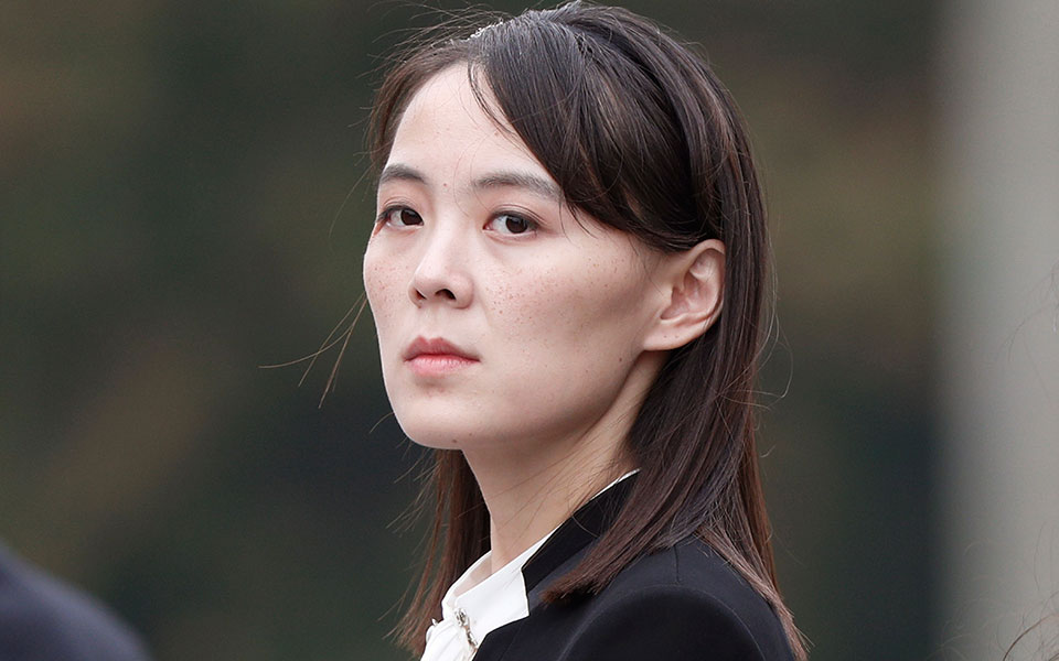 β-κορέα-πολεμοχαρής-γλώσσα-από-την-πιο-561796324