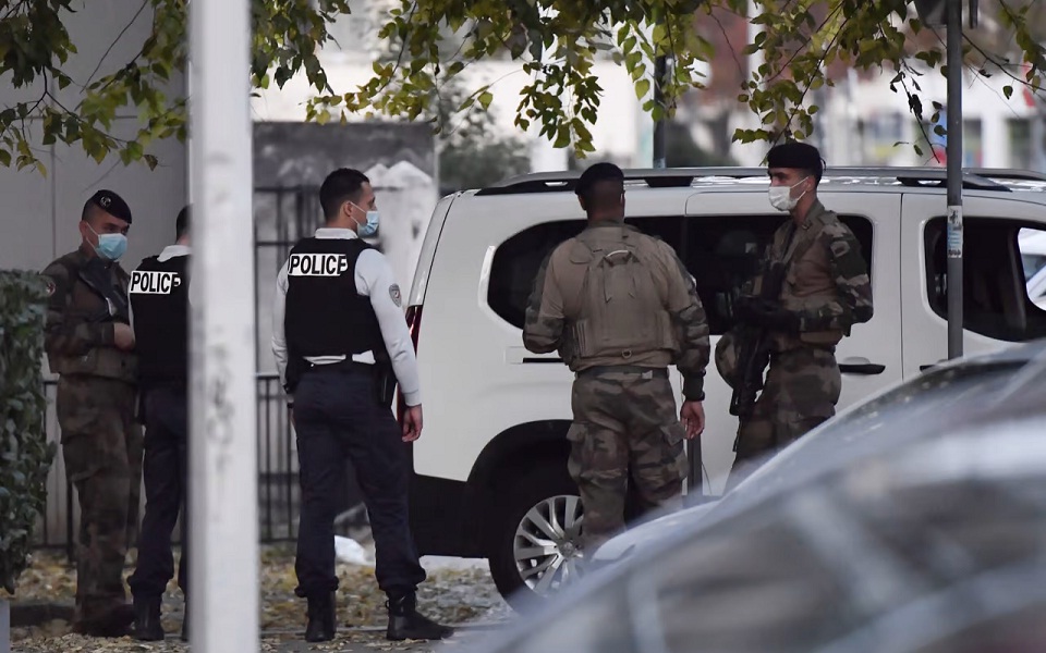 γαλλία-επίθεση-με-μαχαίρι-κατά-ιερέα-σ-561826660