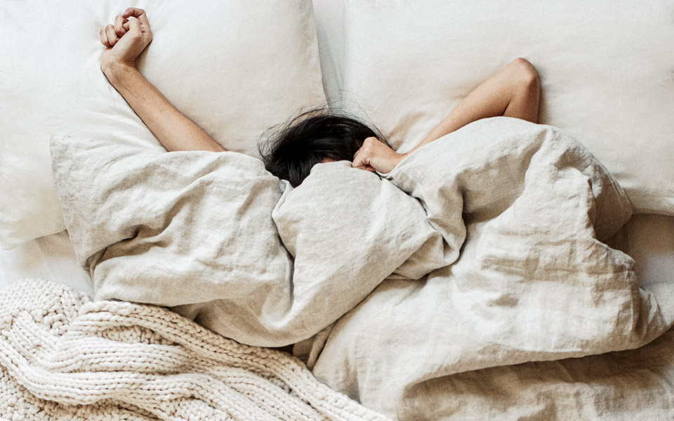 ξυπνάω-και-νιώθω-πιασμένος-τι-να-κάνω-561794458